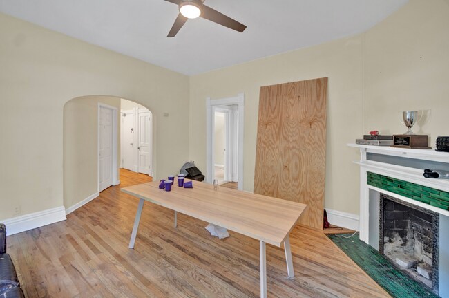 Building Photo - 2137 Maple Ave