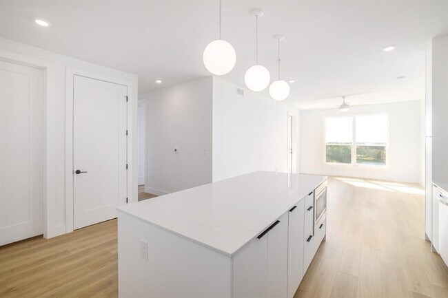Building Photo - 1701 Simond Ave
