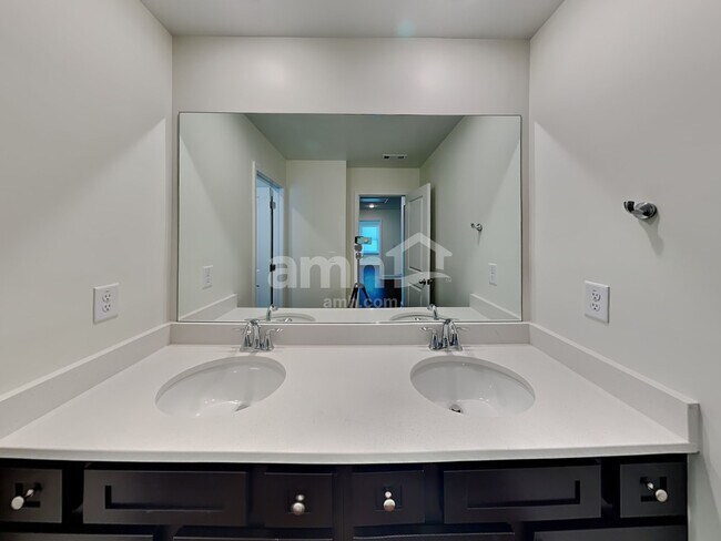 Building Photo - 5222 Blue Mountain Dr