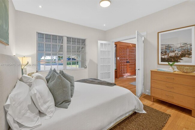 Building Photo - 1305 Alhambra Cir