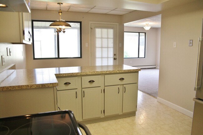 Building Photo - Three bedroom, two full bathrooms house in Enola