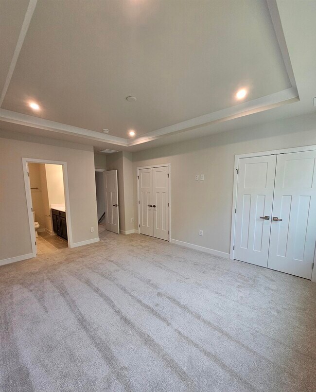 Building Photo - 303 Golan Cir
