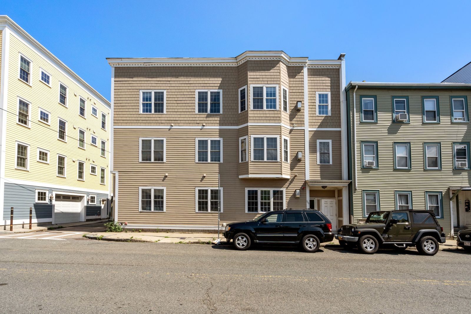 Building Photo - 209 D St