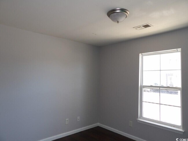 Building Photo - 113 Butkus Dr