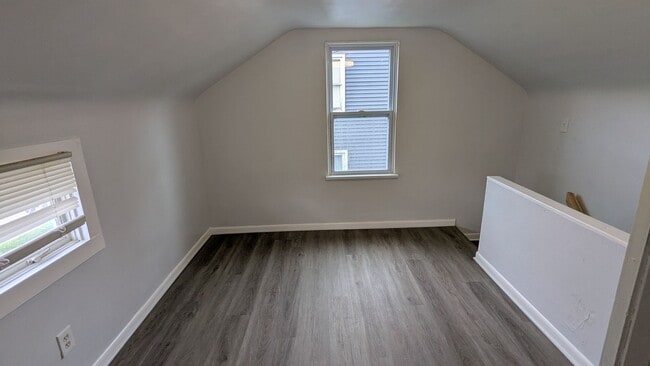 Building Photo - MOVE IN SPECIAL! 50% Off First Month’s Ren...