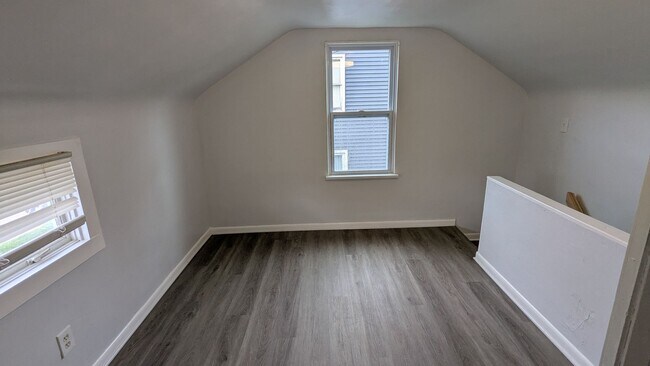 Building Photo - Newly renovated 2-bedroom, 1-bathroom home...