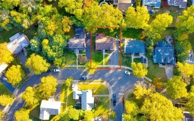 Building Photo - 684 Spring Ave