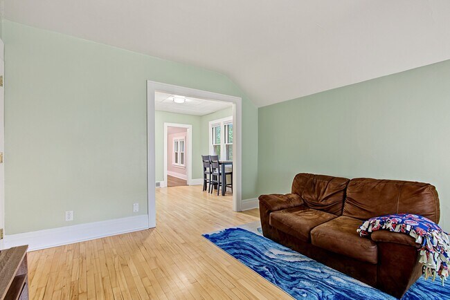 Building Photo - 560 S Stryker Ave