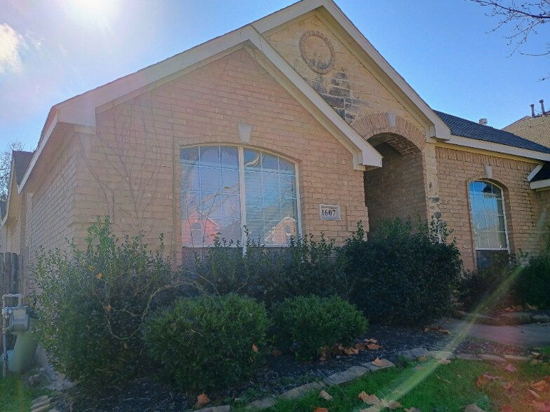 Building Photo - 1607 Monte Carlo Dr