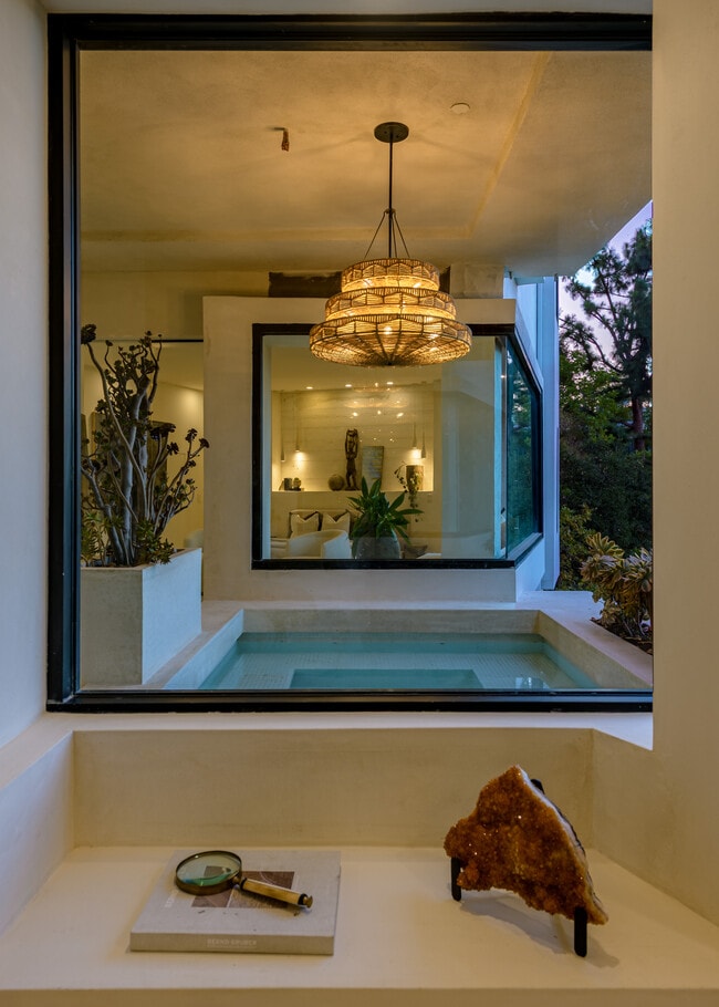 Building Photo - 8896 Lookout Mountain Ave