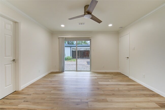 Building Photo - 10322 Lynbrook Hollow St