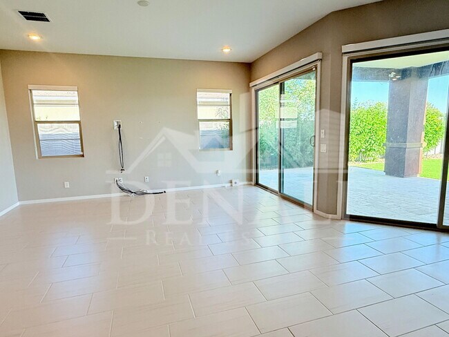 Building Photo - 1153 E Nolan Pl