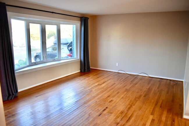 Building Photo - Updated 3 bedroom home in Norfolk