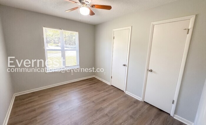 Building Photo - 3729 NW Millbrae Dr