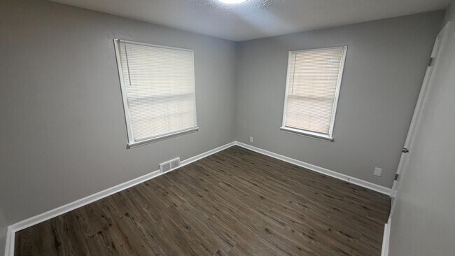 Building Photo - 1430 Golden Dr