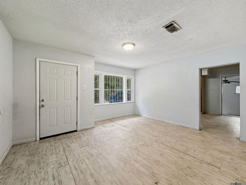 Building Photo - 5156 Linden St