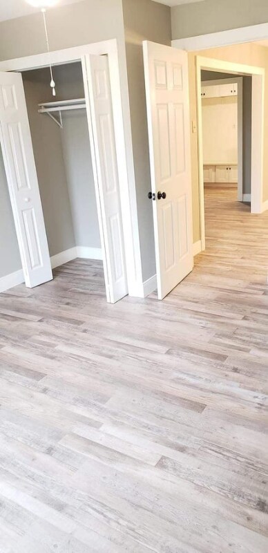 Building Photo - 513 S La Grange St