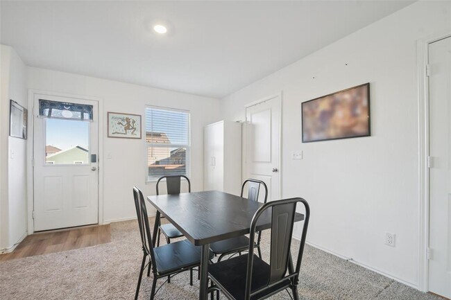 Building Photo - 857 Powell St