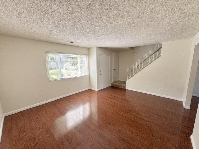 Living room - 118E Oliva Ct