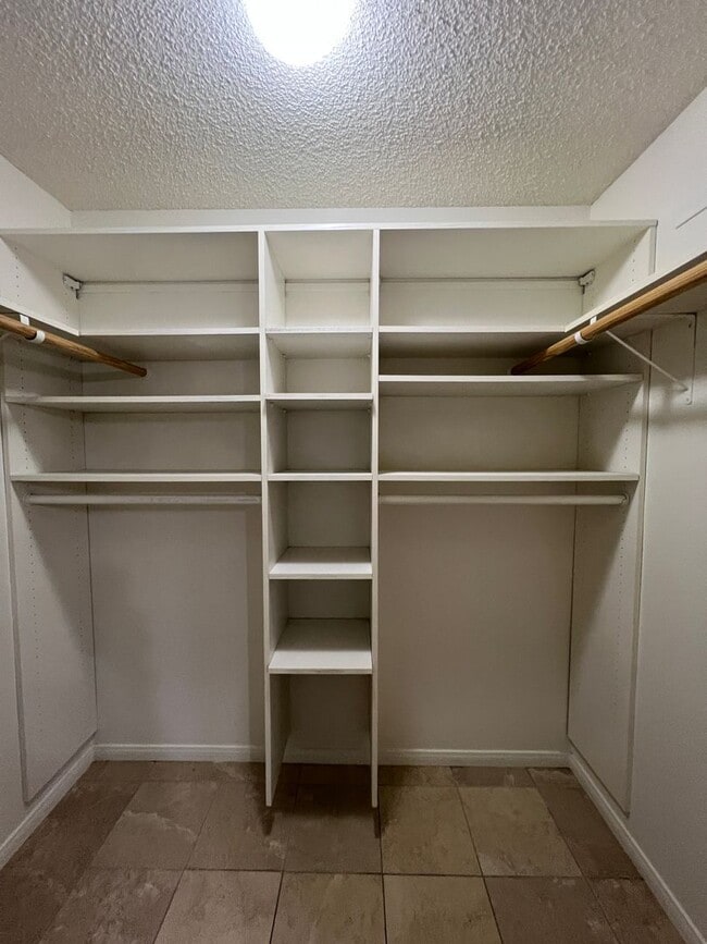 Building Photo - 3 bedroom upgraded Green Valley Home with Pool!