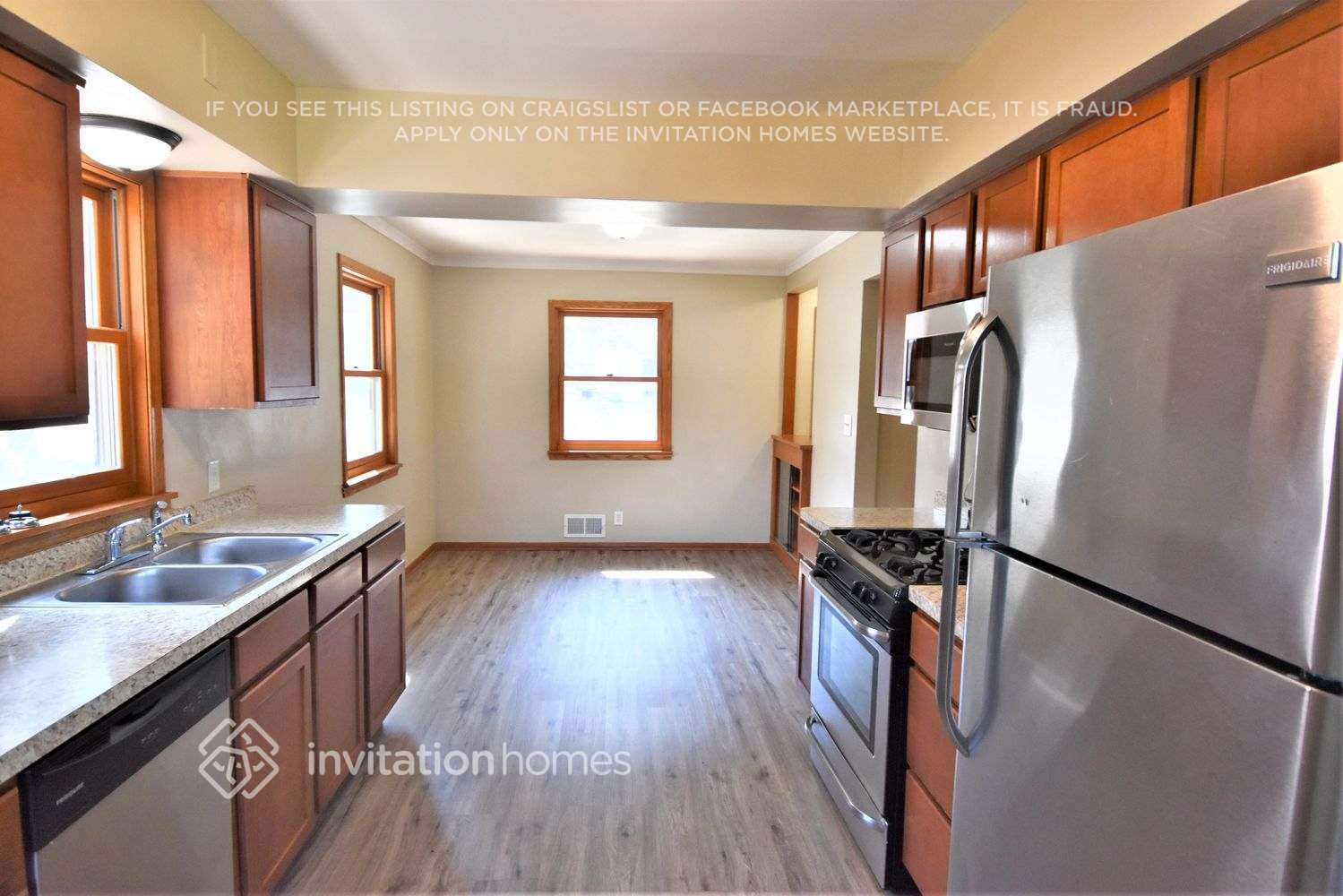 Building Photo - 1345 9th Ave S