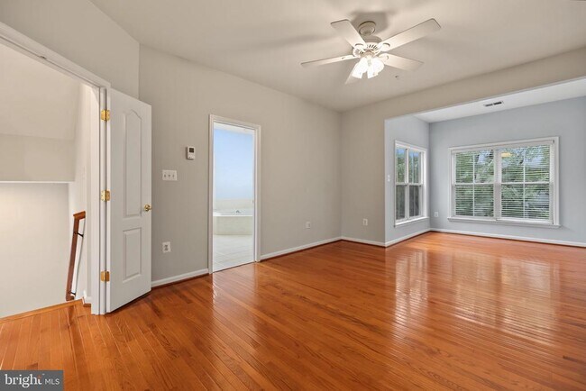 Building Photo - 5256 Bessley Pl