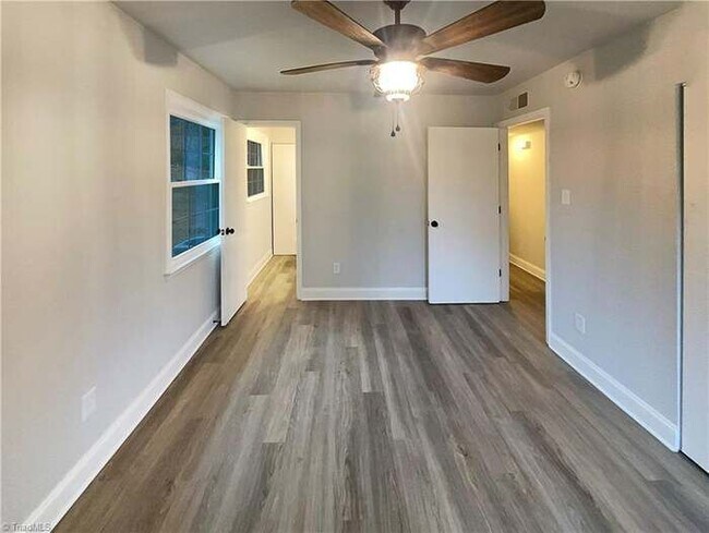 Building Photo - 4043 Larkspur Pl