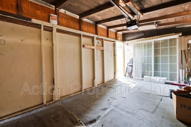 Building Photo - 18850 Newsom Ave