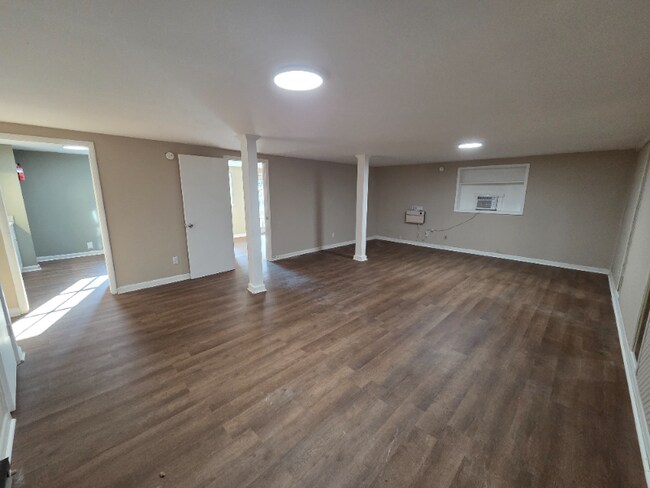 Building Photo - 2422-2424-2424 Tinnell Ct