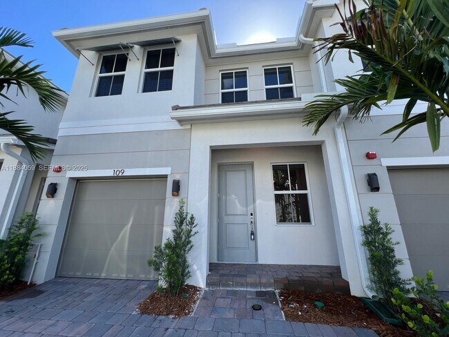 Building Photo - 109 SW 170th Ave