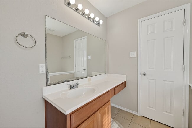 Building Photo - 20631 Tayman Oaks Dr