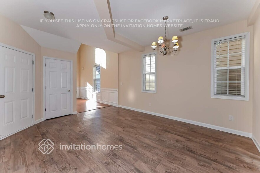 Building Photo - 5519 Chatham Cir NW