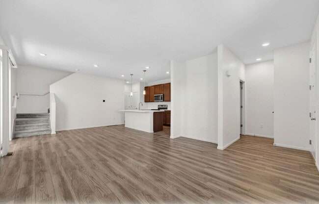 Building Photo - Beautiful 3 bed, 3 bath townhome in the lovely Painted Prairie Community!