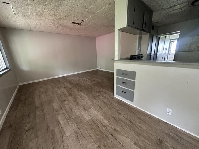 Building Photo - 507 S Connor Ave