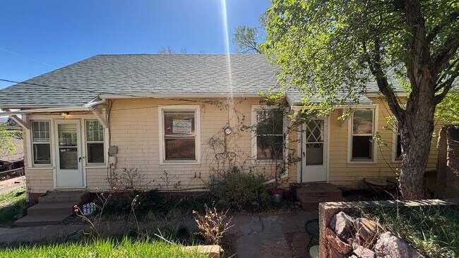 Building Photo - 825 Midland Ave