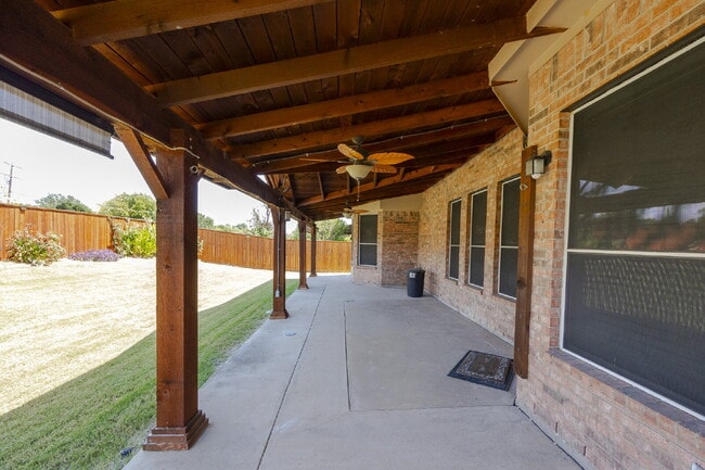 Building Photo - 10002 River Bend Dr