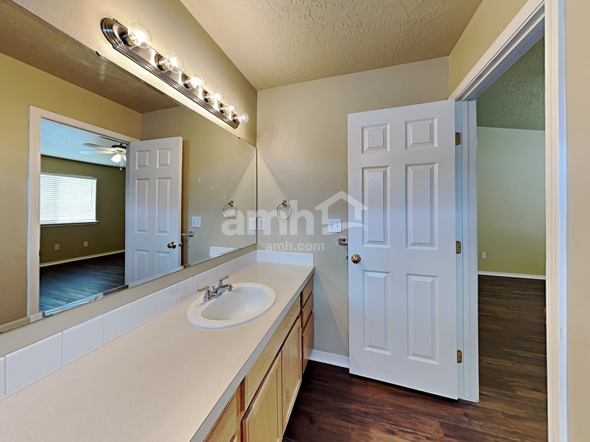 Building Photo - 16661 N Yorkshire Ln