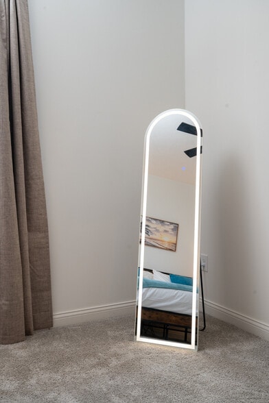 Building Photo - 5861 Royal Ln