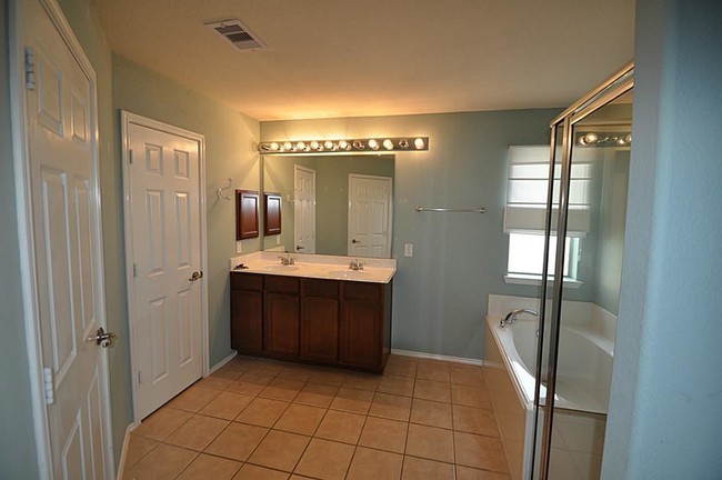 Building Photo - 12207 Tawney Ct