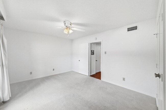 Building Photo - 505 W 7th St