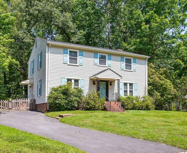 Building Photo - $2,500 / 3 br / 3 ba / 1,750 sqft
