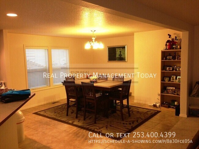 Building Photo - 3611 Loren St NE