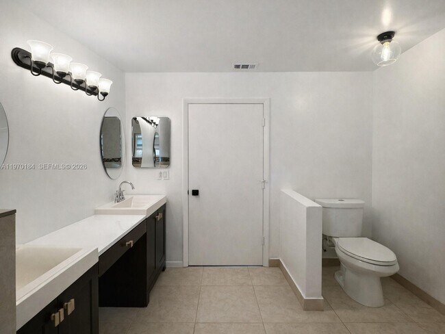 Building Photo - 10708 NW 12th Manor