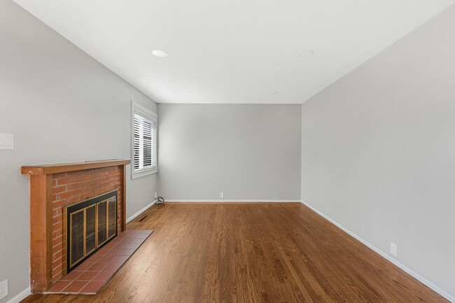 Building Photo - Spacious 4BR/3BA Home in Top-Rated School District!