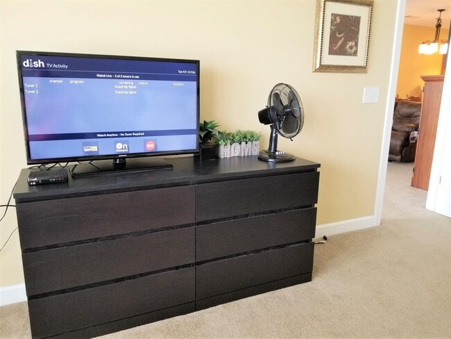 Building Photo - 615 Ballard Ln