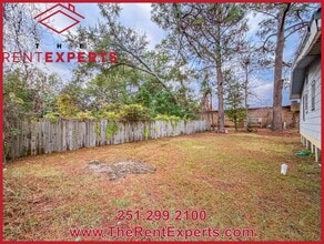 Building Photo - 206 5th St