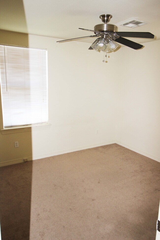 Building Photo - 8304 Palm St