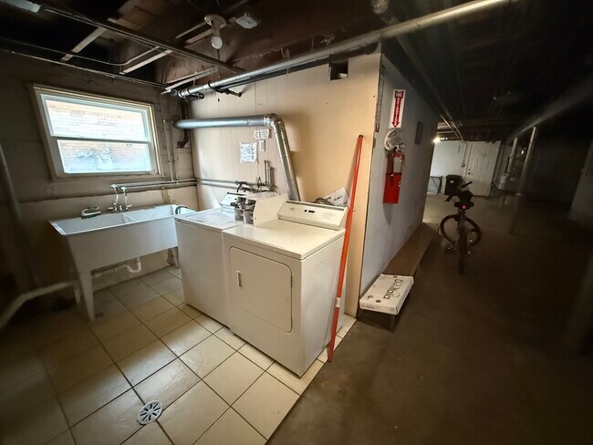 Building Photo - 3110 Calwagner St