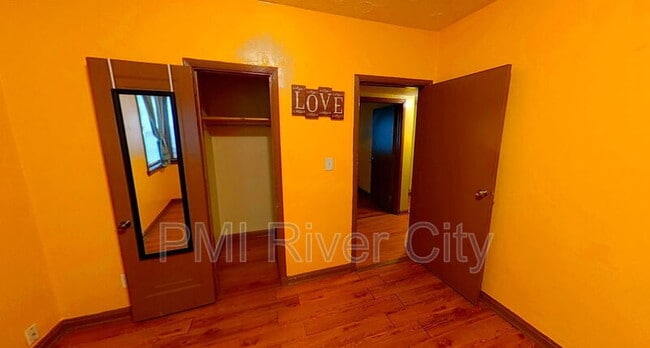 Building Photo - 237 E 21st St