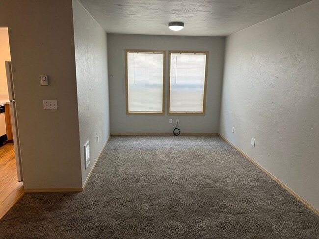 Building Photo - 2 bedroom apartment in a great neighborhood!